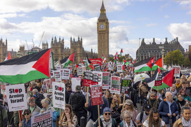October 10, 2026, London, London, UK: London, UK. Pro-Palestinian protesters march across Westminster Bridge in central London, a few days after the third anniversary of the October 7 attacks on Israel. London UK  - ZUMAl94_ 20261010_zaf_l94_009 Copyright: xMarcinxNowakx