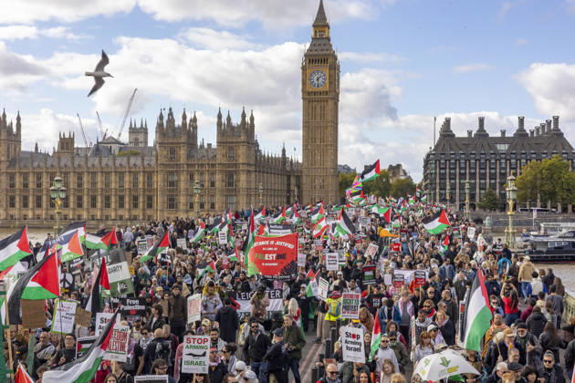 October 10, 2026, London, London, UK: London, UK. Pro-Palestinian protesters march across Westminster Bridge in central London, a few days after the third anniversary of the October 7 attacks on Israel. London UK  - ZUMAl94_ 20261010_zaf_l94_010 Copyright: xMarcinxNowakx