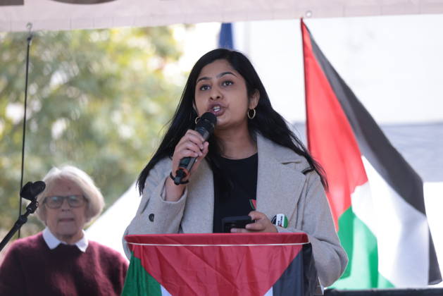 Image Licensed to Parsons Media. 10 10 2026. London, United Kingdom. Palestine Coalition Protest. Palestine Coalition protest march through London, with zionist counter protesters gathered outside New Scotland Yard.  Copyright: xMartynxWheatleyx xParsonsxMediax PAR-9243-0043