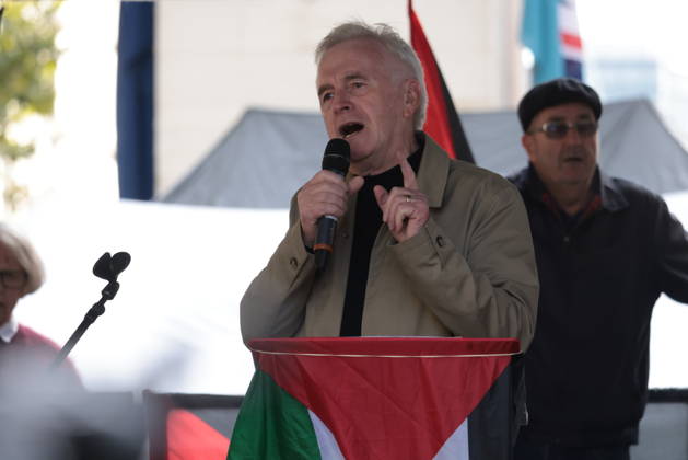 Image Licensed to Parsons Media. 10 10 2026. London, United Kingdom. Palestine Coalition Protest. Palestine Coalition protest march through London, with zionist counter protesters gathered outside New Scotland Yard.  Copyright: xMartynxWheatleyx xParsonsxMediax PAR-9243-0045