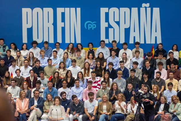 IPA89504624 - MADRID, SPAIN. OCTOBER 10, 2026. Alberto Nunez Feijoo, leader of the Spanish People™s Party (PP), attends the opening event of the pre-election campaign at IFEMA in Madrid, alongside Isabel Diaz Ayuso, president of the Community of Madrid, Josà Luis Martinez-Almeida, mayor of the capital, and former Spanish prime ministers and former PP leaders Josà Maria Aznar and Mariano Rajoy. The event marks the start of the party™s election campaign in preparation for the general election scheduled for November 29, 2026. During the event, Feijoo presented the PP™s political platform, invoking the concept of national reconstruction and emphasizing the importance of transparency and the strengthening of public instituti Copyright: xFrancescoxMilitelloxMirtox xFrancescoxMilitelloxMirtox IPA89504624