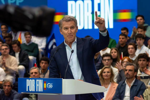 IPA89504639 - MADRID, SPAIN. OCTOBER 10, 2026. Alberto Nunez Feijoo, leader of the Spanish People™s Party (PP), attends the opening event of the pre-election campaign at IFEMA in Madrid, alongside Isabel Diaz Ayuso, president of the Community of Madrid, Josà Luis Martinez-Almeida, mayor of the capital, and former Spanish prime ministers and former PP leaders Josà Maria Aznar and Mariano Rajoy. The event marks the start of the party™s election campaign in preparation for the general election scheduled for November 29, 2026. During the event, Feijoo presented the PP™s political platform, invoking the concept of national reconstruction and emphasizing the importance of transparency and the strengthening of public instituti Copyright: xFrancescoxMilitelloxMirtox xFrancescoxMilitelloxMirtox IPA89504639