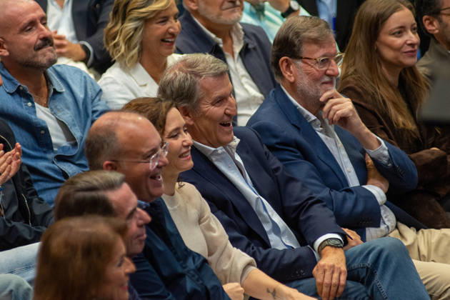 IPA89504620 - MADRID, SPAIN. OCTOBER 10, 2026. Alberto Nunez Feijoo, leader of the Spanish People™s Party (PP), attends the opening event of the pre-election campaign at IFEMA in Madrid, alongside Isabel Diaz Ayuso, president of the Community of Madrid, Josà Luis Martinez-Almeida, mayor of the capital, and former Spanish prime ministers and former PP leaders Josà Maria Aznar and Mariano Rajoy. The event marks the start of the party™s election campaign ahead of the general election scheduled for November 29, 2026. During the event, Feijoo presented the PP™s political platform, invoking the concept of national reconstruction and emphasizing the importance of transparency and the strengthening of public institutions. Copyright: xFrancescoxMilitelloxMirtox xFrancescoxMilitelloxMirtox IPA89504620