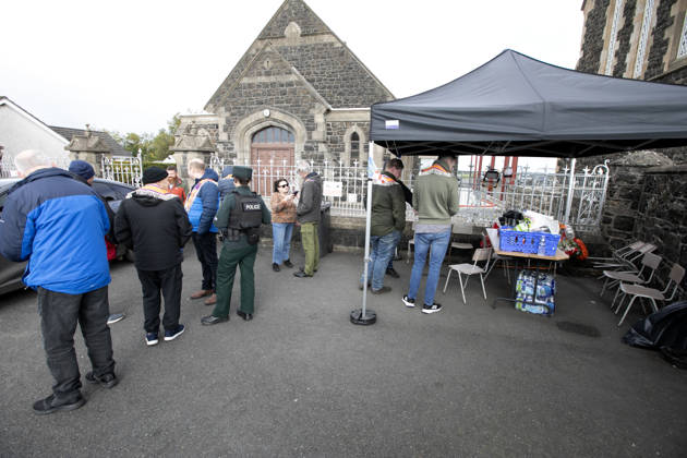 Police remain at Drumcree Church after Orange Order march ban PORTADOWN, NORTHERN IRELAND - OCTOBER 10: Police remain stationed outside Drumcree Church following the end of the Garvaghy Road standoff after Northern Ireland Secretary of State Chris Bryant banned the Orange Order march in Portadown, County Armagh, Northern Ireland, on October 10, 2026. Bryant said the decision was made in the interests of peace after talks between the Portadown District Lodge and Garvaghy Road residents failed to reach an agreement. Conor Mcccaughley Anadolu Portadown Ireland. Editorial use only. Please get in touch for any other usage.  Copyright: x2026xAnadoluxConorxMcccaughleyx