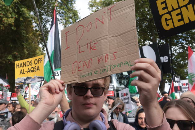 Image Licensed to Parsons Media. 10 10 2026. London, United Kingdom. Palestine Coalition Protest. Palestine Coalition protest march through London, with zionist counter protesters gathered outside New Scotland Yard.  Copyright: xMartynxWheatleyx xParsonsxMediax PAR-9243-0052