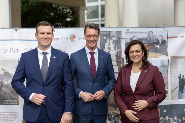 Festakt zu 150 Jahren Adenauer und 80 Jahren CDU Bad Honnef - 10.10.26 Bürgermeister der Stadt Bad Honnef Philipp HERZOG (CDU), NRW Ministerpräsident Hendrik WÜST (CDU), Generalsekretärin der CDU Deutschlands Franziska HOPPERMANN (CDU), MdB - Festakt zu 150 Jahren Konrad Adenauer und 80 Jahren CDU Bad Honnef im Kursaal in Bad Honnef. Adenauer, der erste Bundeskanzler, wurde am 5. Januar 1876 geboren und lebte in Rhöndorf. Die CDU Bad Honnef feierte ihr 80-jähriges Bestehen. Bad Honnef Kursaal Nordrhein-Westfalen Deutschland Copyright: xMarcxJohnx