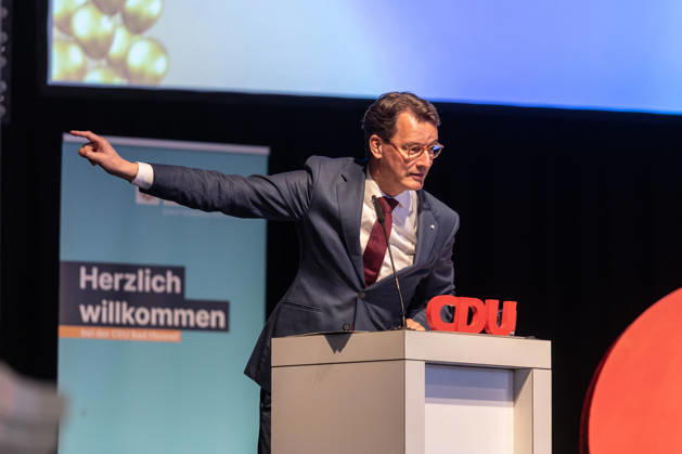 Festakt zu 150 Jahren Adenauer und 80 Jahren CDU Bad Honnef - 10.10.26 Rede von NRW Ministerpräsident Hendrik WÜST (CDU) - Festakt zu 150 Jahren Konrad Adenauer und 80 Jahren CDU Bad Honnef im Kursaal in Bad Honnef. Adenauer, der erste Bundeskanzler, wurde am 5. Januar 1876 geboren und lebte in Rhöndorf. Die CDU Bad Honnef feierte ihr 80-jähriges Bestehen. Bad Honnef Kursaal Nordrhein-Westfalen Deutschland Copyright: xMarcxJohnx