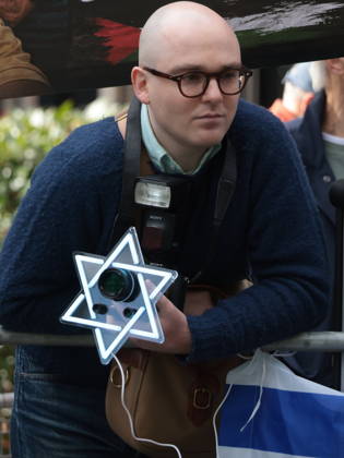 Image Licensed to Parsons Media. 10 10 2026. London, United Kingdom. Palestine Coalition Protest. Palestine Coalition protest march through London, with zionist counter protesters gathered outside New Scotland Yard.  Copyright: xMartynxWheatleyx xParsonsxMediax PAR-9243-0054