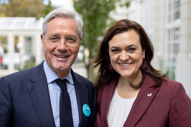 Festakt zu 150 Jahren Adenauer und 80 Jahren CDU Bad Honnef - 10.10.26 Norbert RÖTTGEN (MdB, CDU) und Generalsekretärin der CDU Deutschlands Franziska HOPPERMANN (CDU), MdB - Festakt zu 150 Jahren Konrad Adenauer und 80 Jahren CDU Bad Honnef im Kursaal in Bad Honnef. Adenauer, der erste Bundeskanzler, wurde am 5. Januar 1876 geboren und lebte in Rhöndorf. Die CDU Bad Honnef feierte ihr 80-jähriges Bestehen. Bad Honnef Kursaal Nordrhein-Westfalen Deutschland Copyright: xMarcxJohnx