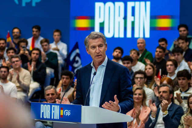 IPA89504650 - MADRID, SPAIN. OCTOBER 10, 2026. Alberto Nunez Feijoo, leader of the Spanish People™s Party (PP), attends the opening event of the pre-election campaign at IFEMA in Madrid, alongside Isabel Diaz Ayuso, president of the Community of Madrid, Josà Luis Martinez-Almeida, mayor of the capital, and former Spanish prime ministers and former PP leaders Josà Maria Aznar and Mariano Rajoy. The event marks the start of the party™s election campaign ahead of the general election scheduled for November 29, 2026. During the event, Feijoo presented the PP™s political platform, invoking the concept of national reconstruction and emphasizing the importance of transparency and the strengthening of public institutions. Copyright: xFrancescoxMilitelloxMirtox xFrancescoxMilitelloxMirtox IPA89504650