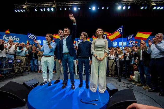 IPA89504698 - MADRID, SPAIN. OCTOBER 10, 2026. Alberto Nunez Feijoo, leader of the Spanish People™s Party (PP), attends the opening event of the pre-election campaign at IFEMA in Madrid, alongside Isabel Diaz Ayuso, president of the Community of Madrid, Josà Luis Martinez-Almeida, mayor of the capital, and former Spanish prime ministers and former PP leaders Josà Maria Aznar and Mariano Rajoy. The event marks the start of the party™s election campaign ahead of the general election scheduled for November 29, 2026. During the event, Feijoo presented the PP™s political platform, invoking the concept of national reconstruction and emphasizing the importance of transparency and the strengthening of public institutions. Copyright: xFrancescoxMilitelloxMirtox xFrancescoxMilitelloxMirtox IPA89504698