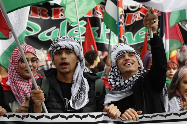 News Bilder des Tages October 10, 2026, Rome, ITALY: People participate in a protest organized by the Palestinian Students Movement for Palestine in Rome, Italy, 10 October 2026 . ANSA FABIO FRUSTACI Rome ITALY  - ZUMAa110 20261010_zaf_a110_020 Copyright: xFabioxFrustacix