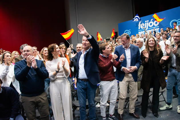IPA89504615 - MADRID, SPAIN. OCTOBER 10, 2026. Alberto Nunez Feijoo, leader of the Spanish People™s Party (PP), attends the opening event of the pre-election campaign at IFEMA in Madrid, alongside Isabel Diaz Ayuso, president of the Community of Madrid, Josà Luis Martinez-Almeida, mayor of the capital, and former Spanish prime ministers and former PP leaders Josà Maria Aznar and Mariano Rajoy. The event marks the start of the party™s election campaign in preparation for the general election scheduled for November 29, 2026. During the event, Feijoo presented the PP™s political platform, invoking the concept of national reconstruction and emphasizing the importance of transparency and the strengthening of public instituti Copyright: xFrancescoxMilitelloxMirtox xFrancescoxMilitelloxMirtox IPA89504615