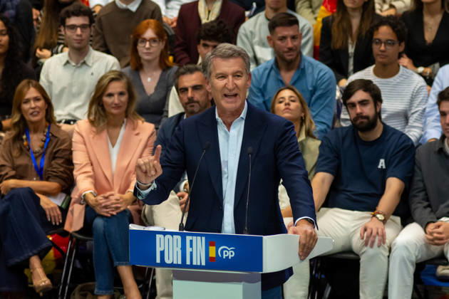 IPA89504640 - MADRID, SPAIN. OCTOBER 10, 2026. Alberto Nunez Feijoo, leader of the Spanish People™s Party (PP), attends the opening event of the pre-election campaign at IFEMA in Madrid, alongside Isabel Diaz Ayuso, president of the Community of Madrid, Josà Luis Martinez-Almeida, mayor of the capital, and former Spanish prime ministers and former PP leaders Josà Maria Aznar and Mariano Rajoy. The event marks the start of the party™s election campaign ahead of the general election scheduled for November 29, 2026. During the event, Feijoo presented the PP™s political platform, invoking the concept of national reconstruction and emphasizing the importance of transparency and the strengthening of public institutions. Copyright: xFrancescoxMilitelloxMirtox xFrancescoxMilitelloxMirtox IPA89504640