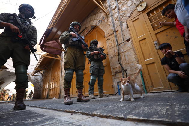 Israeli settlers raid Hebron in the West Bank HEBRON, PALESTINE, WEST BANK - OCTOBER 10: Israeli settlers, under the protection of Israeli forces, raid the Old City area of Hebron in the southern West Bank, Palestine, on October 10, 2026. During the raid, Israeli forces block entry and exit points, restricting the movement of Palestinians in the area. Wisam Hashlamoun Anadolu Hebron West Bank. Editorial use only. Please get in touch for any other usage.  Copyright: x2026xAnadoluxWisamxHashlamounx