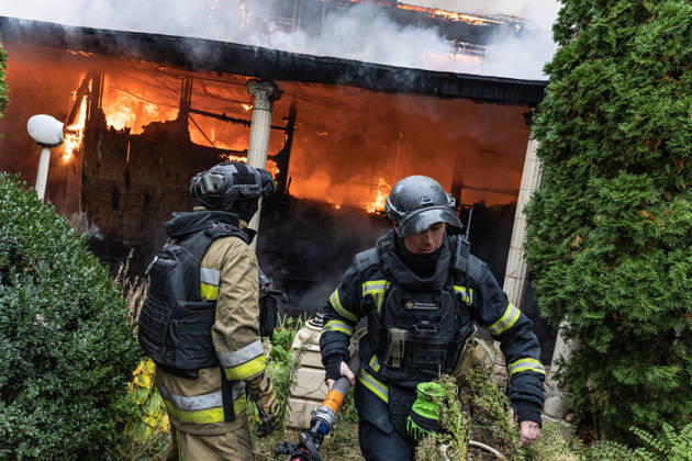 Ukrainian firefighters battle blaze after Russian drone strike in Kramatorsk KRAMATORSK, UKRAINE - OCTOBER 10: Ukrainian firefighters put out a fire in a commercial building following a strike by a Russian FPV drone and under threat from further drone attacks, in Kramatrosk, Ukraine, on October 10, 2026. Diego Herrera Carcedo Anadolu Kramatorsk Ukraine. Editorial use only. Please get in touch for any other usage.  Copyright: x2026xAnadoluxDiegoxHerreraxCarcedox