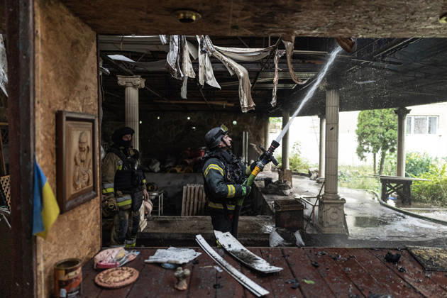 Ukrainian firefighters battle blaze after Russian drone strike in Kramatorsk KRAMATORSK, UKRAINE - OCTOBER 10: Ukrainian firefighters put out a fire in a commercial building following a strike by a Russian FPV drone and under threat from further drone attacks, in Kramatrosk, Ukraine, on October 10, 2026. Diego Herrera Carcedo Anadolu Kramatorsk Ukraine. Editorial use only. Please get in touch for any other usage.  Copyright: x2026xAnadoluxDiegoxHerreraxCarcedox