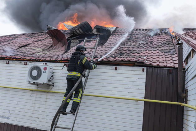 Ukrainian firefighters battle blaze after Russian drone strike in Kramatorsk KRAMATORSK, UKRAINE - OCTOBER 10: Ukrainian firefighters put out a fire in a commercial building following a strike by a Russian FPV drone and under threat from further drone attacks, in Kramatrosk, Ukraine, on October 10, 2026. Diego Herrera Carcedo Anadolu Kramatorsk Ukraine. Editorial use only. Please get in touch for any other usage.  Copyright: x2026xAnadoluxDiegoxHerreraxCarcedox