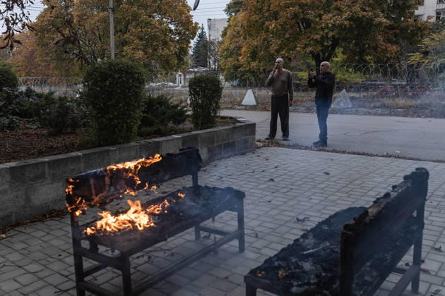 Ukrainian firefighters battle blaze after Russian drone strike in Kramatorsk KRAMATORSK, UKRAINE - OCTOBER 10: An employee of a commercial building and a local resident watch as Ukrainian firefighters put out a fire in a commercial building following a strike by a Russian FPV drone, in Kramatrosk, Ukraine, on October 10, 2026. Diego Herrera Carcedo Anadolu Kramatorsk Ukraine. Editorial use only. Please get in touch for any other usage.  Copyright: x2026xAnadoluxDiegoxHerreraxCarcedox