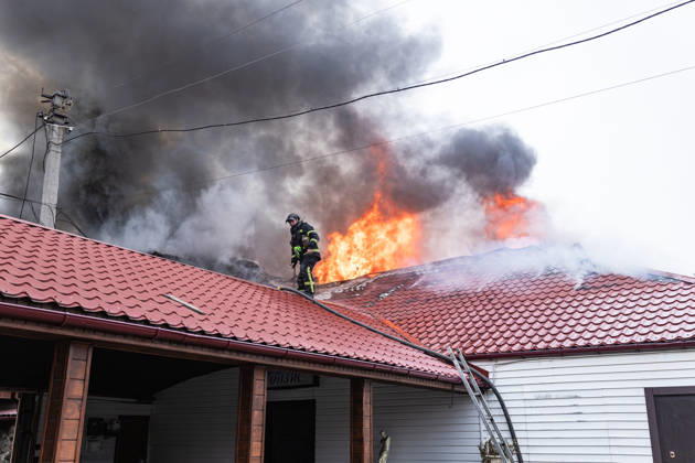 Ukrainian firefighters battle blaze after Russian drone strike in Kramatorsk KRAMATORSK, UKRAINE - OCTOBER 10: Ukrainian firefighters put out a fire in a commercial building following a strike by a Russian FPV drone and under threat from further drone attacks, in Kramatrosk, Ukraine, on October 10, 2026. Diego Herrera Carcedo Anadolu Kramatorsk Ukraine. Editorial use only. Please get in touch for any other usage.  Copyright: x2026xAnadoluxDiegoxHerreraxCarcedox
