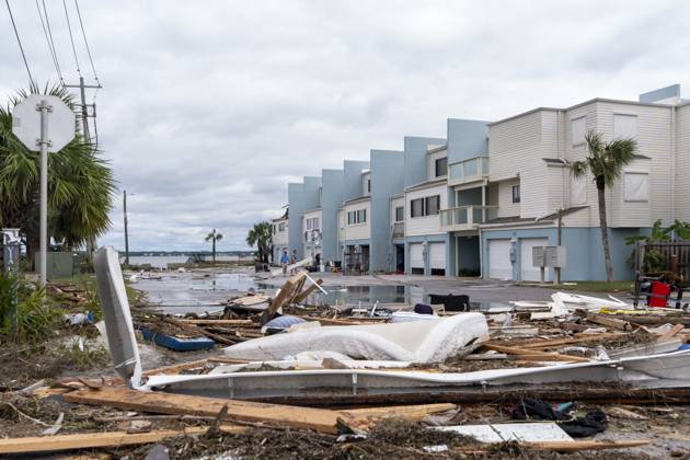 October 10, 2026, Pensacola Beach, Fl, USA: People clean up damage to their homes after Hurricane Isaias came ashore..Hurricane Isaias made landfall Friday, October 9 along the U.S. Gulf coast. Pensacola Beach USA  - ZUMAs197 20261010_aaa_s197_038 Copyright: xJenxGolbeckx