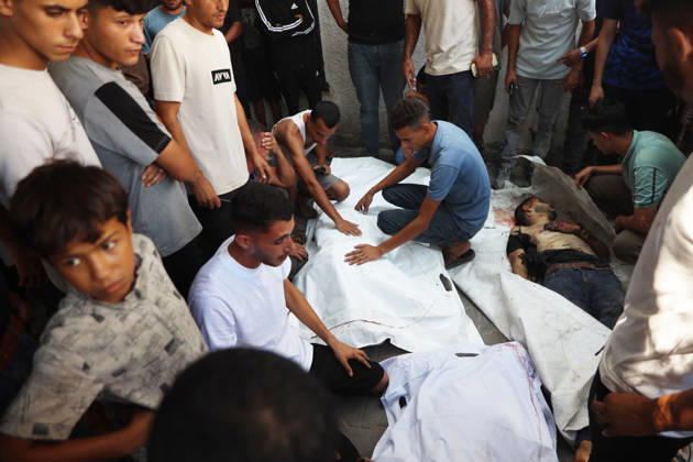 Palestinians Mourn Victims of Israeli Attack in Gaza City Palestinians mourn beside the bodies of their loved ones at al-Shifa Hospital in Gaza City, on October 10, 2026, after they were killed in an Israeli attack. The attack comes as the Israeli army continues its strikes across the Gaza Strip despite a ceasefire. Photo by Mohammed Salha apaimages Gaza Gaza Strip Palestinian Territory 101026_Gaza_MS_00(8) Copyright: xapaimagesxMohammedxSalhax xapaimagesx