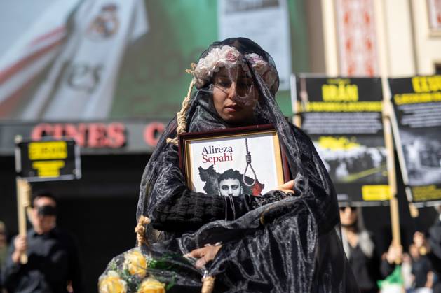 October 10, 2026, Madrid, Spain: A woman dressed in black as a sign of protest takes part in a demonstration in Madrid..Gathering at Madrid s Puerta del Sol to speak out against the death penalty...World Day Against the Death Penalty has been observed every October 10th since 2003, an initiative promoted by the World Coalition Against the Death Penalty. This day brings together activists, international organizations, legal experts, and human rights defenders to call for the universal abolition of capital punishment. Madrid Spain  - ZUMAs197 20261010_aaa_s197_085 Copyright: xDavidxCanalesx