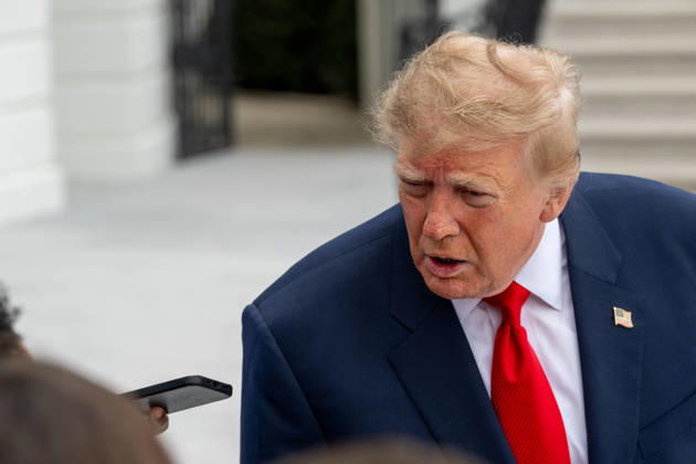 October 10, 2026, Washington, District Of Columbia, United States: President DONALD TRUMP speaks to members of the media on the South Lawn of the White House before departing for Clarksville, Tennessee, where he is scheduled to attend a campaign rally in support of Republican candidates ahead of the November midterm elections. Washington United States  - ZUMAk206 20261010_znp_k206_021 Copyright: xMattxKaminskyx
