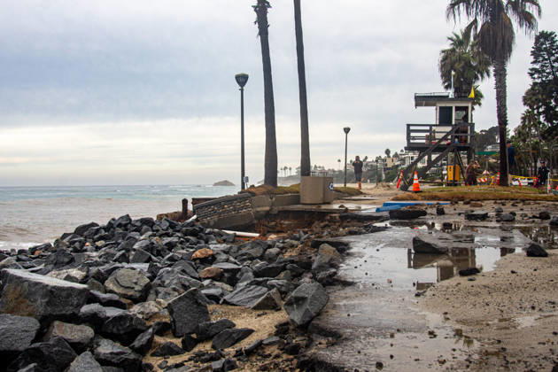 October 10, 2026, Laguna Beach, California, USA: Aliso Beach in Laguna Beach, California, Sustains Erosion from Heavy Swells on October 10, 2026. Laguna Beach USA - ZUMAg219 20261010_znp_g219_018 Copyright: xJakexLeexGreenx