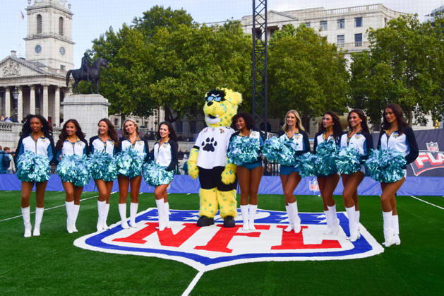 October 10, 2026, London, England, United Kingdom: Cheerleaders pose with a mascot at the NFL Experience in Trafalgar Square, a two-day fan event celebrating the 2026 NFL London Games. London United Kingdom - ZUMAv130 20261010_zip_v130_049 Copyright: xVukxValcicx