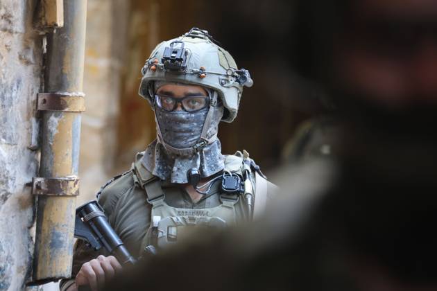Israeli settlers enter Hebron Old City under military protection HEBRON, OCCUPIED WEST BANK, OCTOBER 10, 2026: Israeli settlers enter Hebron s Old City under the protection of Israeli forces during an organized visit to the area. Israeli soldiers deployed along streets and around the group as settlers moved through the Old City, where Israeli settlers and Palestinian residents live in close proximity amid longstanding tensions and movement restrictions. HEBRON Palestine, State of Copyright: x xMosabxshawerx xJNAxPressx