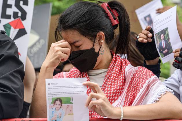 Pro-Palestinian protesters rally in Bangkok BANGKOK, THAILAND, OCTOBER 10, 2026: Pro-Palestinian demonstrators gather outside the Israeli Embassy in Bangkok during a protest marking 1,100 days since the start of the war in Gaza. Participants held portraits of Palestinians killed during the conflict for three minutes in an action titled Every Life Isn t Just a Number, symbolizing three years of war. The demonstration was held as part of a Global Action Day for Palestine. Bangkok Thailand Copyright: x xWatsawatxKoktabtimx xJNAxPressx