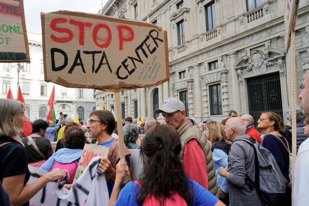 Protesters demand moratorium on new data centers in Milan MILAN, ITALY OCTOBER 10, 2026: Protesters gather for a sit-in in Piazza della Scala in central Milan to oppose the development of new data centers across Lombardy and Italy. The demonstration is organized by the Rete dei Comitati No Data Center (No Data Center Committee Network), which is calling for a moratorium on permits for new facilities. The group also urges public authorities to conduct thorough environmental, urban planning and regional assessments before approving projects. For approved facilities that have not yet begun operating, campaigners are calling for reviews to be reopened if potential microclimate effects and cumulative impacts with existing facilities were not Copyright: x xcalogeroxrussox xJNAxPressx