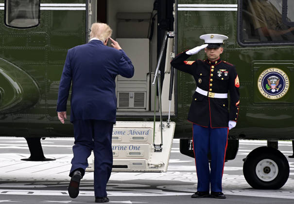October 10, 2026, Washington, District Of Columbia, USA: United States President Donald J Trump salutes the Marine Guard as he departs the South Lawn of the White House in Washington, DC, USA, en route Clarksville, Tennessee on Saturday, October 10, 2026. The President will participate in a campaign rally for Tennessee Republican candidates on the ballot in November Washington USA - ZUMAs152 20261010_faa_s152_009 Copyright: xRonxSachsx-xPoolxviaxCNPx