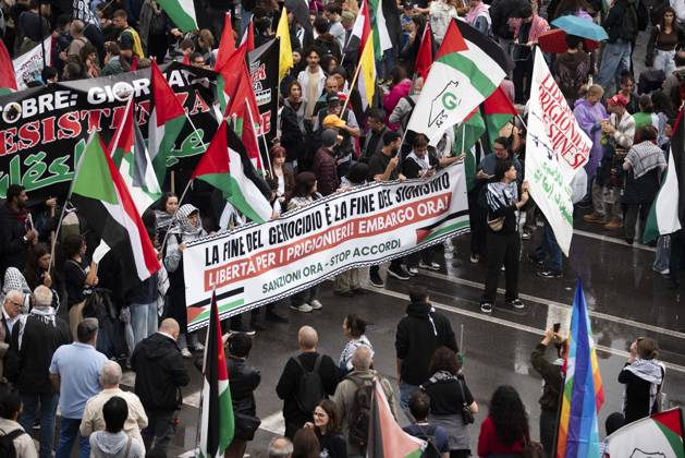 Foto IPP Diego Nangano Cappello Roma 10-10-2026 Manifestazione Pro Palestina nella foto: manifestanti Italy Photo Press - World Copyright