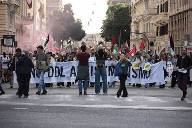 Foto IPP Diego Nangano Cappello Roma 10-10-2026 Manifestazione Pro Palestina nella foto: manifestanti con striscione per la palestina Italy Photo Press - World Copyright