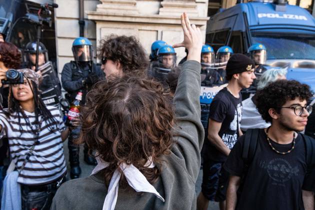 October 10, 2026, Turin, Piedmont, Italy: Thousands of people took part in the demonstration in support of Palestine, Ã¢â‚¬ËœThe end of genocide is the end of ZionismÃ¢â‚¬â ¢, held in Turin on 10 October 2026. Although the demonstration was authorized, tension arose at the start when police tried to prevent the protestors from entering in Castello Square, without success. The demonstration then proceeded without any incident. Turin Italy - ZUMAs377 20261010_znp_s377_030 Copyright: xPietroxStariccox