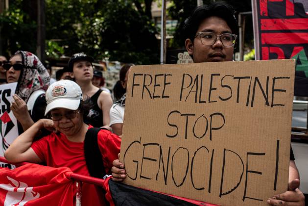 October 10, 2026, Bangkok, Thailand: BANGKOK, THAILAND Ã¢â‚¬ OCTOBER 10, 2026: Pro-Palestine protesters and activists gather outside the Israeli Embassy in Bangkok to demand a permanent ceasefire in Gaza and express solidarity with the Palestinian people. The demonstration highlights calls for an end to hostilities in Gaza and continued international attention to the humanitarian situation affecting Palestinians. Protesters gathered outside the diplomatic mission to voice their demands and show support for Palestinians amid the ongoing conflict. The demonstration forms part of international solidarity actions calling for a ceasefire and greater protection for civilians in Gaza. Bangkok Thailand  - ZUMAq101 20261010_zna_q101_152 Copyright: xPeeraponxBoonyakiatx