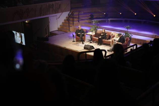 GOTHENBURG, SWEDEN 20261010 Priscilla Presley on stage with her talk show *An Evening with Priscilla Presley* at Haga Concert Hall, GOTHENBURG, SWEDEN x9200x  Copyright: xBjörnxLarssonxRosvall TTx PRISCILLA PRESLEY I GÖTEBORG VodDKIT9384