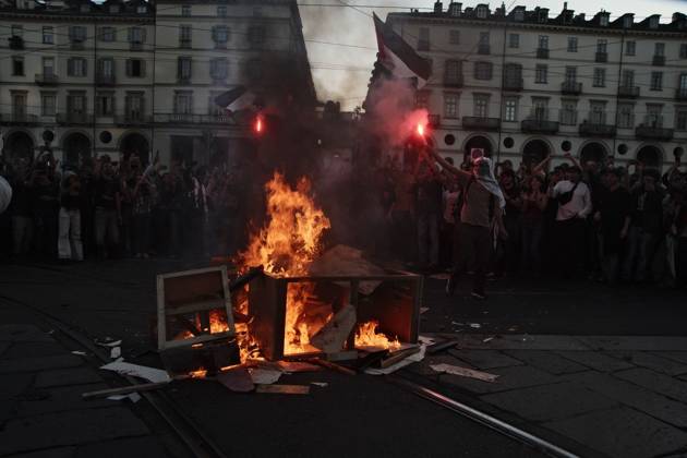 October 10, 2026, Turin, IT: TURIN, ITALY, OCTOBER 10, 2026: Thousands of pro-Palestinian demonstrators march through Turin during a protest organized by the Torino per Gaza coalition. Tensions erupted near Piazza Castello when police blocked access to the square, leading to clashes between demonstrators and riot police before some protesters were allowed to enter. Participants carried Palestinian flags and displayed effigies of Israeli Prime Minister Benjamin Netanyahu and US President Donald Trump as they marched through the city in support of Palestine. Turin IT - ZUMAq101 20261010_zna_q101_272 Copyright: xJulianxNelajx
