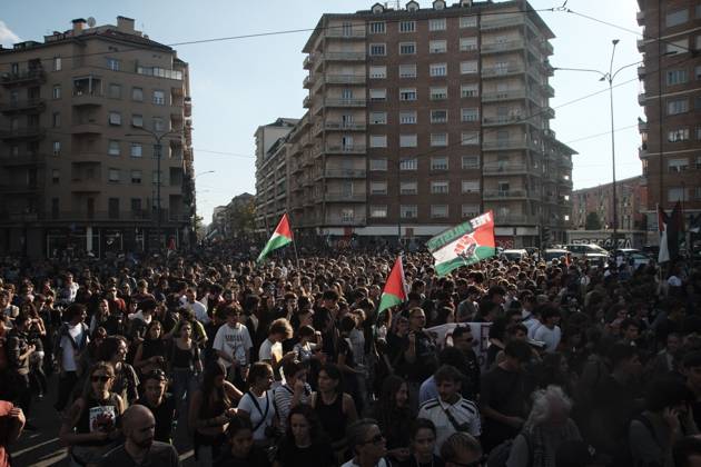 October 10, 2026, Turin, IT: TURIN, ITALY, OCTOBER 10, 2026: Thousands of pro-Palestinian demonstrators march through Turin during a protest organized by the Torino per Gaza coalition. Tensions erupted near Piazza Castello when police blocked access to the square, leading to clashes between demonstrators and riot police before some protesters were allowed to enter. Participants carried Palestinian flags and displayed effigies of Israeli Prime Minister Benjamin Netanyahu and US President Donald Trump as they marched through the city in support of Palestine. Turin IT  - ZUMAq101 20261010_zna_q101_273 Copyright: xJulianxNelajx