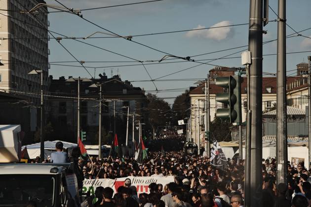 October 10, 2026, Turin, IT: TURIN, ITALY, OCTOBER 10, 2026: Thousands of pro-Palestinian demonstrators march through Turin during a protest organized by the Torino per Gaza coalition. Tensions erupted near Piazza Castello when police blocked access to the square, leading to clashes between demonstrators and riot police before some protesters were allowed to enter. Participants carried Palestinian flags and displayed effigies of Israeli Prime Minister Benjamin Netanyahu and US President Donald Trump as they marched through the city in support of Palestine. Turin IT  - ZUMAq101 20261010_zna_q101_279 Copyright: xJulianxNelajx