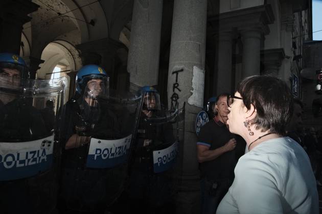 October 10, 2026, Turin, IT: TURIN, ITALY, OCTOBER 10, 2026: Thousands of pro-Palestinian demonstrators march through Turin during a protest organized by the Torino per Gaza coalition. Tensions erupted near Piazza Castello when police blocked access to the square, leading to clashes between demonstrators and riot police before some protesters were allowed to enter. Participants carried Palestinian flags and displayed effigies of Israeli Prime Minister Benjamin Netanyahu and US President Donald Trump as they marched through the city in support of Palestine. Turin IT  - ZUMAq101 20261010_zna_q101_285 Copyright: xJulianxNelajx