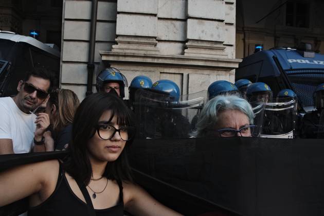 October 10, 2026, Turin, IT: TURIN, ITALY, OCTOBER 10, 2026: Thousands of pro-Palestinian demonstrators march through Turin during a protest organized by the Torino per Gaza coalition. Tensions erupted near Piazza Castello when police blocked access to the square, leading to clashes between demonstrators and riot police before some protesters were allowed to enter. Participants carried Palestinian flags and displayed effigies of Israeli Prime Minister Benjamin Netanyahu and US President Donald Trump as they marched through the city in support of Palestine. Turin IT - ZUMAq101 20261010_zna_q101_266 Copyright: xJulianxNelajx