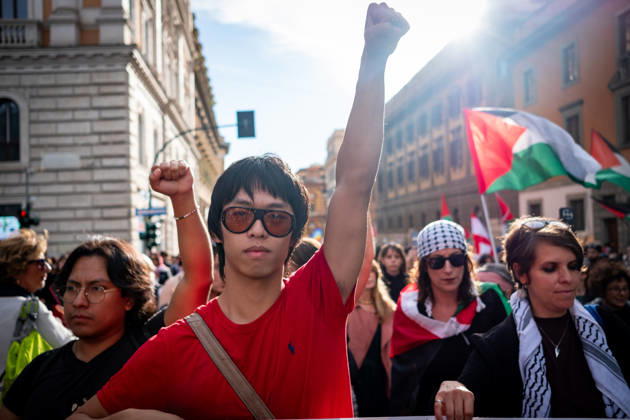 October 10, 2026, Rome, Rm, Italy: Thousands of people take to the streets of the capital to march in solidarity with Gaza and the Palestinians, and to call for the unblocking of humanitarian aid entering the Strip. Rome Italy  - ZUMAg256 20261010_znp_g256_015 Copyright: xMarcoxDixGianvitox