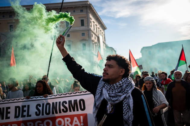 October 10, 2026, Rome, Rm, Italy: Thousands of people take to the streets of the capital to march in solidarity with Gaza and the Palestinians, and to call for the unblocking of humanitarian aid entering the Strip. Rome Italy  - ZUMAg256 20261010_znp_g256_016 Copyright: xMarcoxDixGianvitox