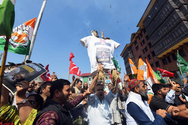 Protest erupts in Srinagar Srinagar, Oct 10 (ANI): INDIA bloc alliance party s workers and supporters burn an effigy during a protest against Chief Election Commissioner Gyanesh Kumar, in Srinagar on Saturday. Srinagar Jammu and Kashmir India Copyright: xANIx ANI_20261010160