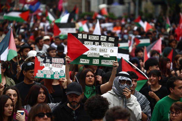 Thousands march in Santiago for Global Day of Action for Palestine SANTIAGO, CHILE - OCTOBER 10: Thousands of people take part in a demonstration organized by the Palestinian community in Chile as part of the Global Day of Action for Palestine, in Santiago, Chile, on October 10, 2026. Lucas Aguayo Araos Anadolu Santiago Chile. Editorial use only. Please get in touch for any other usage.  Copyright: x2026xAnadoluxLucasxAguayoxAraosx