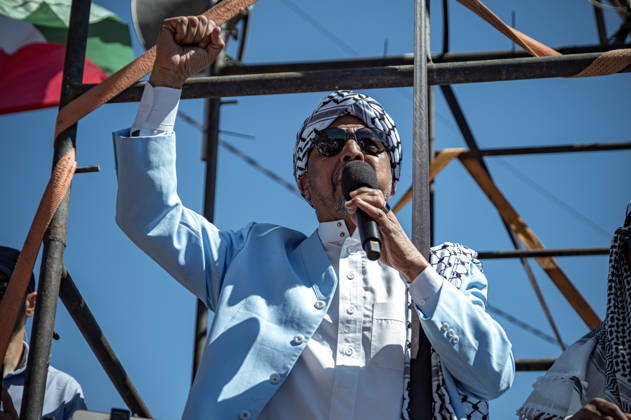 Pro-Palestine Global Mass March in Cape Town Shaykh Ebrahim Gabriels addresses the masses during the pro-Palestinian global mass march in Cape Town, South Africa, 10 October 2026. Thousands of people marched through central Cape Town as part of a coordinated Global Day of Action for Palestine. More than 200 organisations mobilised demonstrations across at least 60 countries and 250 locations, marking three years since the start of Israels military campaign in Gaza. Cape Town was the centre of the African leg, with 32 actions across 10 countries. Cape Town South Africa  Copyright: xMatrixxImagesx xLeighxGroenemeyex