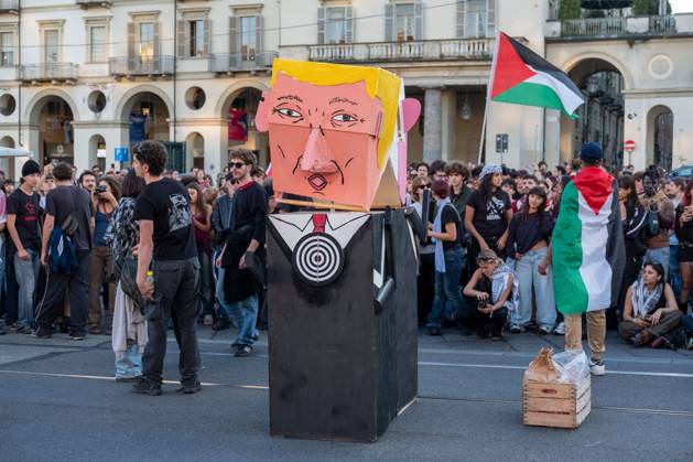 October 10, 2026, Turin, Italy: TURIN, ITALY, OCTOBER 10, 2026: Thousands of demonstrators march through the streets of Turin during a regional protest in solidarity with Palestine. Participants from across the Piedmont region gathered for the demonstration organized by Torino per Gaza, waving Palestinian flags and carrying banners as they marched through the city center. The procession passed through several neighborhoods, including Barriera di Milano, before returning toward central Turin. Italian news agency ANSA estimated attendance at around 8,000, while organizers claimed 20,000 participants. Turin Italy - ZUMAq101 20261010_zna_q101_361 Copyright: xCamillaxBaronettox
